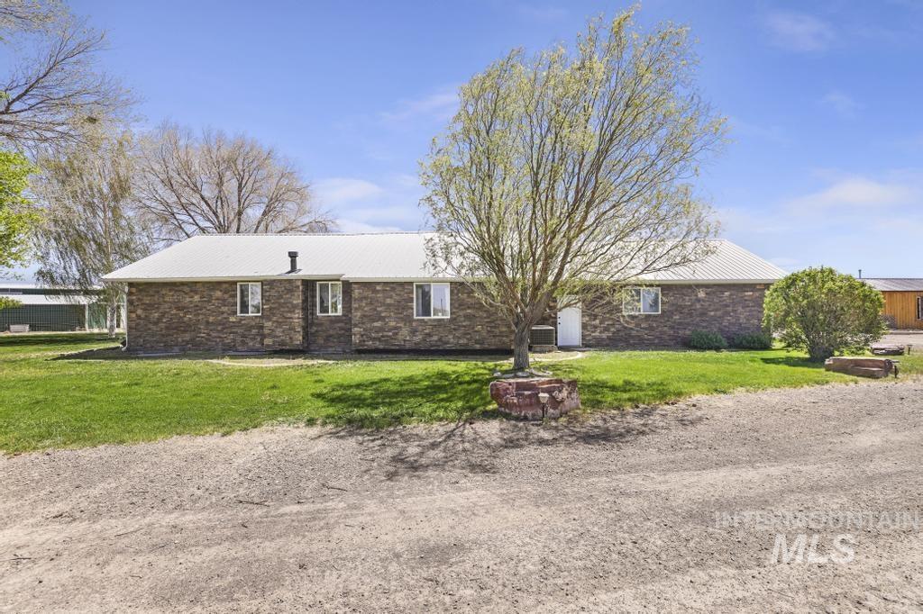 2097 E 2500 N, Twin Falls, Idaho 83301, 4 Bedrooms, 3 Bathrooms, Residential For Sale, Price $900,000,MLS 98985781