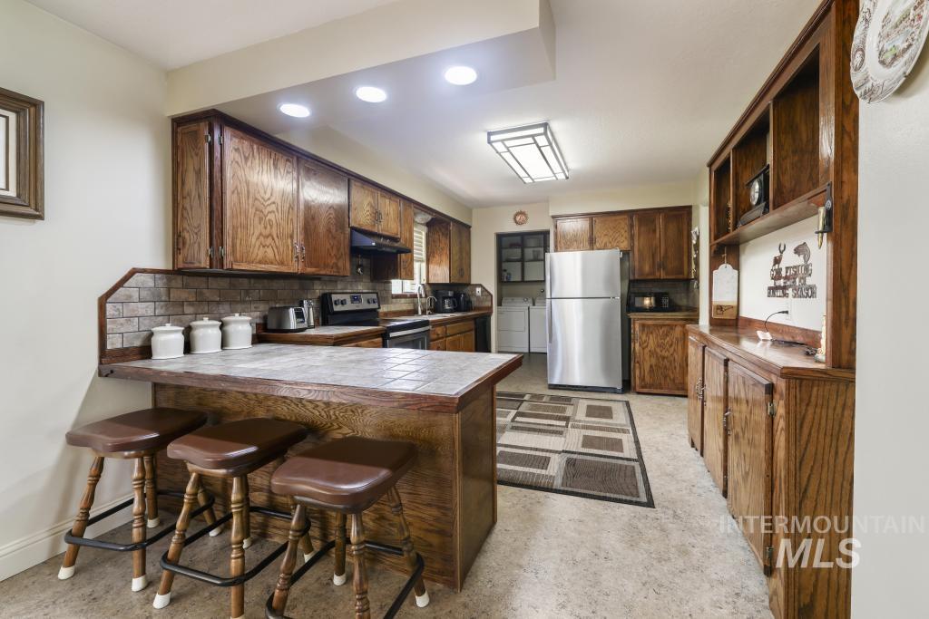 2148 Alta Vista Circle, Twin Falls, Idaho 83301, 4 Bedrooms, 2 Bathrooms, Residential For Sale, Price $390,000,MLS 98985787