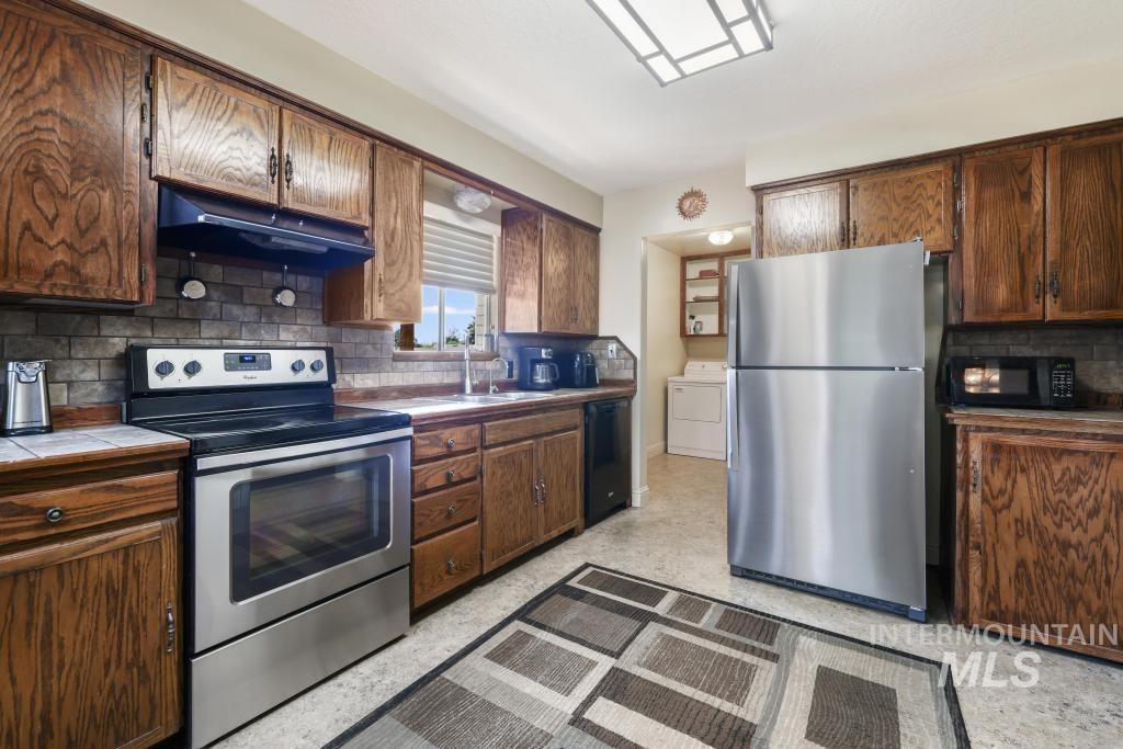 2148 Alta Vista Circle, Twin Falls, Idaho 83301, 4 Bedrooms, 2 Bathrooms, Residential For Sale, Price $390,000,MLS 98985787