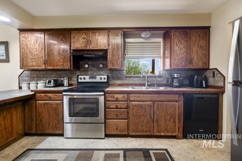 2148 Alta Vista Circle, Twin Falls, Idaho 83301, 4 Bedrooms, 2 Bathrooms, Residential For Sale, Price $390,000,MLS 98985787