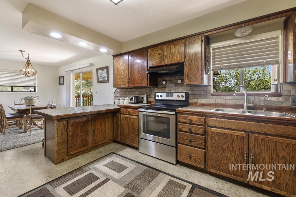 2148 Alta Vista Circle, Twin Falls, Idaho 83301, 4 Bedrooms, 2 Bathrooms, Residential For Sale, Price $390,000,MLS 98985787