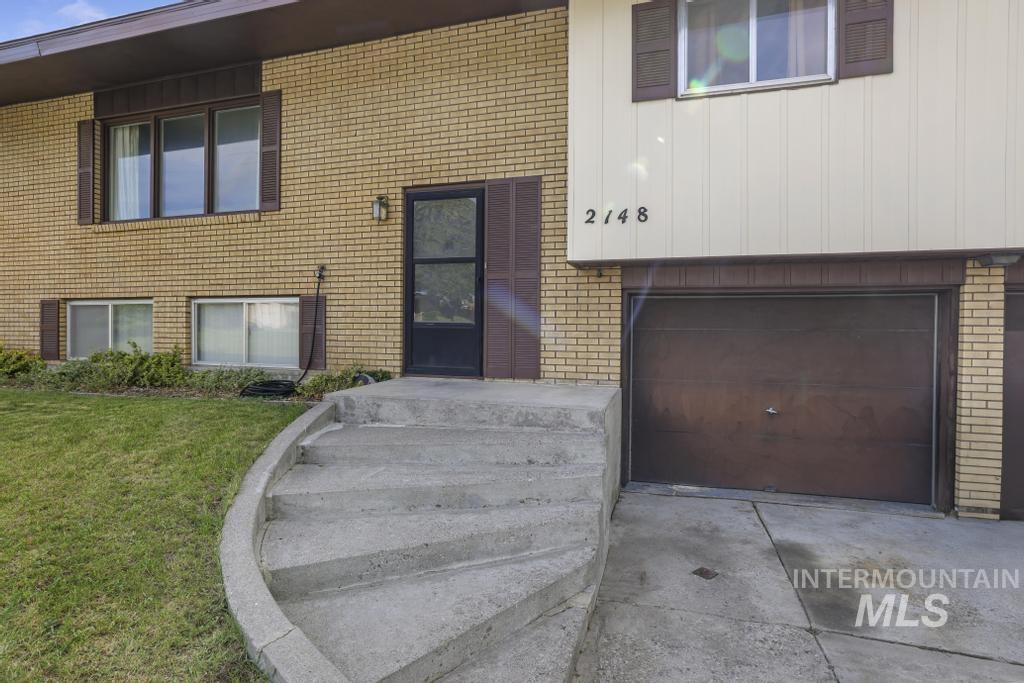 2148 Alta Vista Circle, Twin Falls, Idaho 83301, 4 Bedrooms, 2 Bathrooms, Residential For Sale, Price $390,000,MLS 98985787