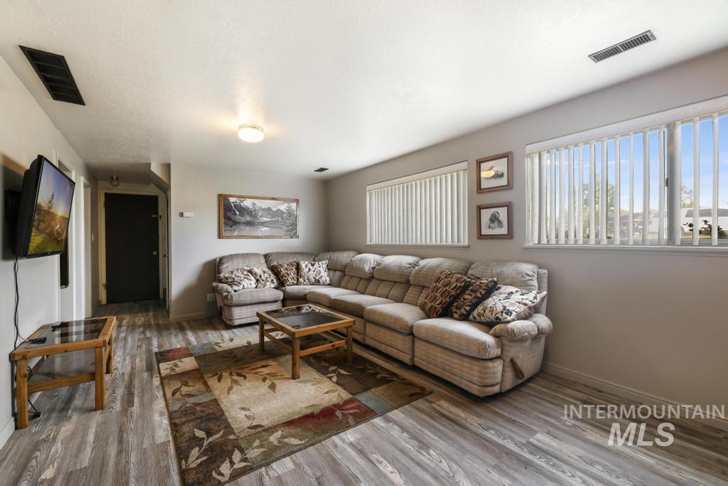 2148 Alta Vista Circle, Twin Falls, Idaho 83301, 4 Bedrooms, 2 Bathrooms, Residential For Sale, Price $390,000,MLS 98985787