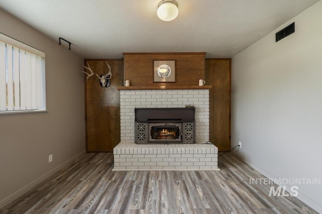 2148 Alta Vista Circle, Twin Falls, Idaho 83301, 4 Bedrooms, 2 Bathrooms, Residential For Sale, Price $390,000,MLS 98985787