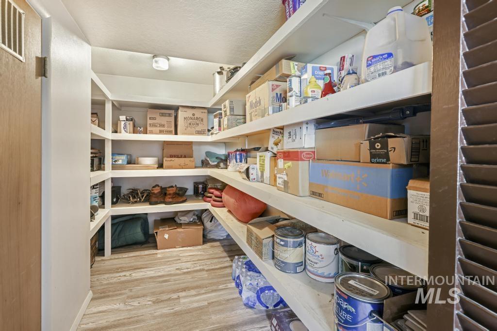 2148 Alta Vista Circle, Twin Falls, Idaho 83301, 4 Bedrooms, 2 Bathrooms, Residential For Sale, Price $390,000,MLS 98985787