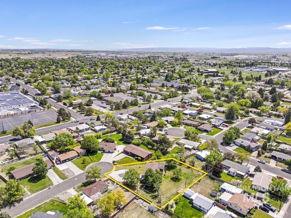 2148 Alta Vista Circle, Twin Falls, Idaho 83301, 4 Bedrooms, 2 Bathrooms, Residential For Sale, Price $390,000,MLS 98985787