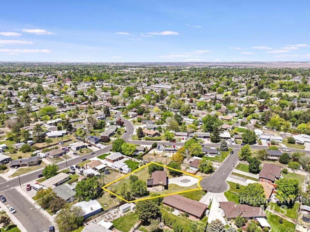 2148 Alta Vista Circle, Twin Falls, Idaho 83301, 4 Bedrooms, 2 Bathrooms, Residential For Sale, Price $390,000,MLS 98985787