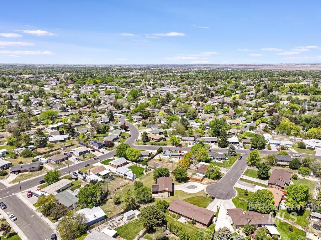 2148 Alta Vista Circle, Twin Falls, Idaho 83301, 4 Bedrooms, 2 Bathrooms, Residential For Sale, Price $390,000,MLS 98985787