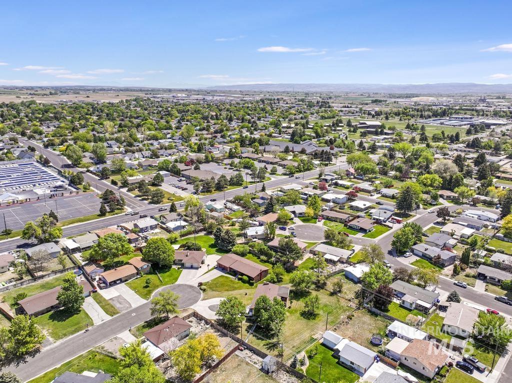 2148 Alta Vista Circle, Twin Falls, Idaho 83301, 4 Bedrooms, 2 Bathrooms, Residential For Sale, Price $390,000,MLS 98985787