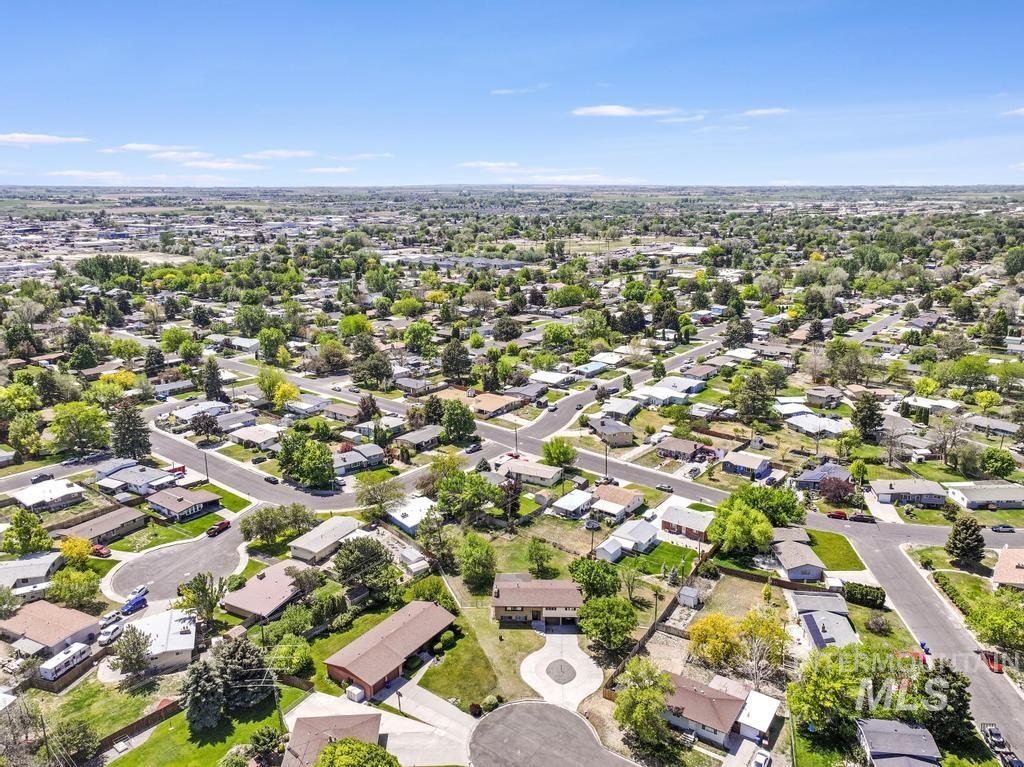 2148 Alta Vista Circle, Twin Falls, Idaho 83301, 4 Bedrooms, 2 Bathrooms, Residential For Sale, Price $390,000,MLS 98985787