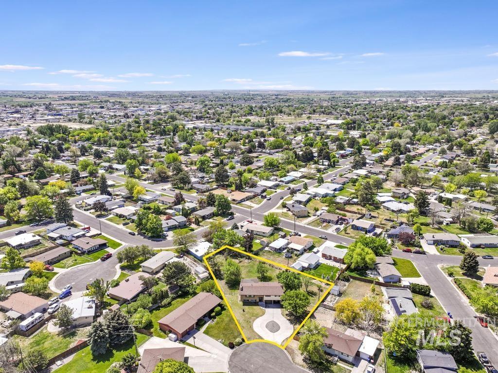2148 Alta Vista Circle, Twin Falls, Idaho 83301, 4 Bedrooms, 2 Bathrooms, Residential For Sale, Price $390,000,MLS 98985787