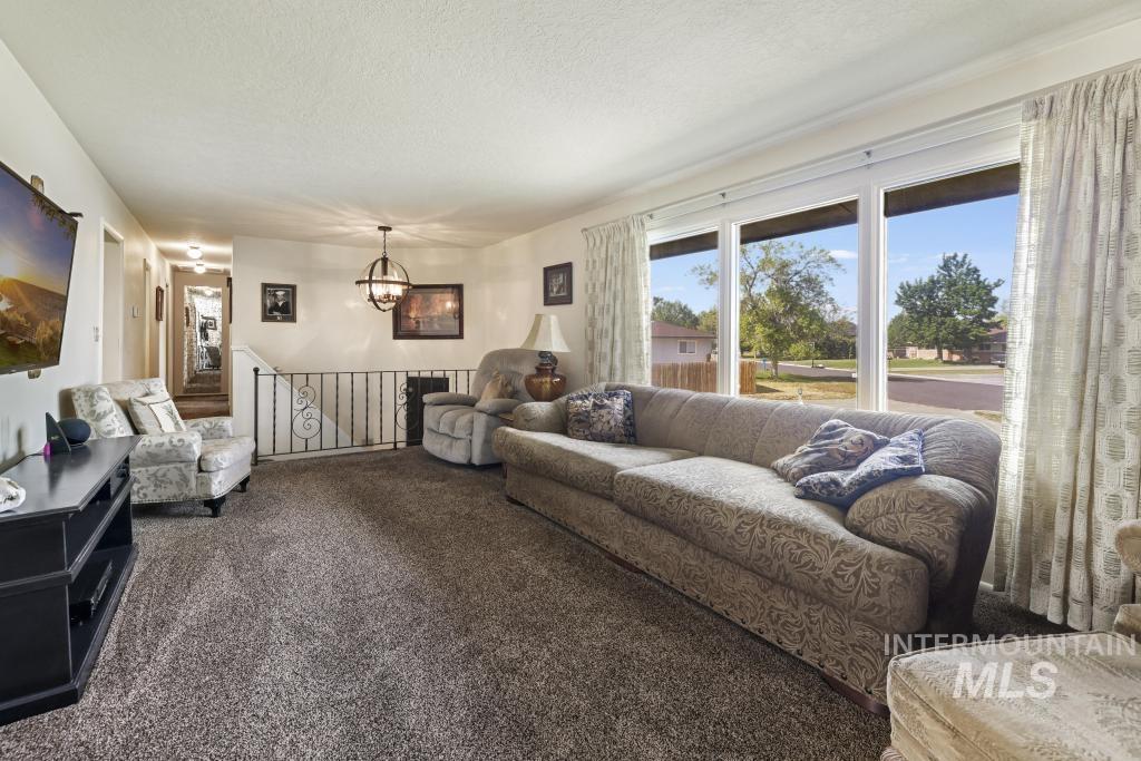 2148 Alta Vista Circle, Twin Falls, Idaho 83301, 4 Bedrooms, 2 Bathrooms, Residential For Sale, Price $390,000,MLS 98985787