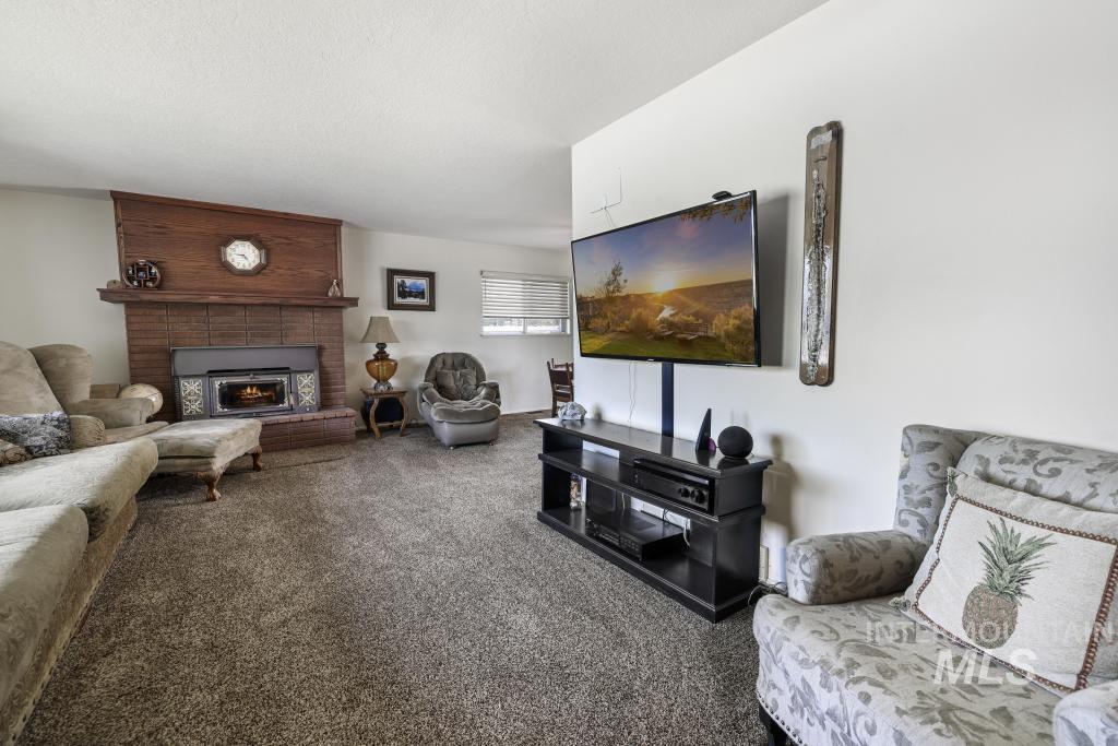2148 Alta Vista Circle, Twin Falls, Idaho 83301, 4 Bedrooms, 2 Bathrooms, Residential For Sale, Price $390,000,MLS 98985787
