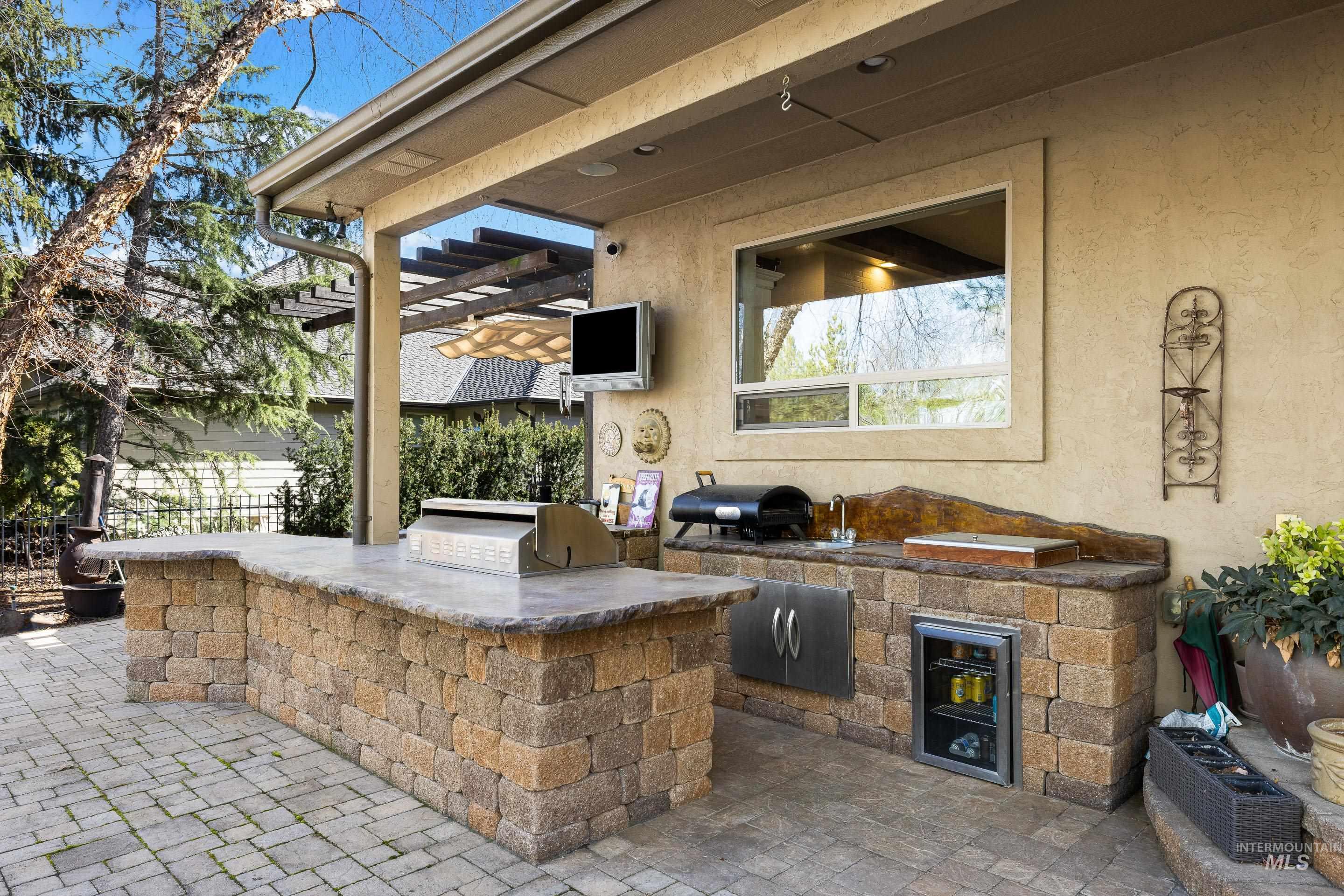 1166 E Rivers End Dr, Eagle, Idaho 83616, 4 Bedrooms, 3.5 Bathrooms, Residential For Sale, Price $1,724,900,MLS 98985788
