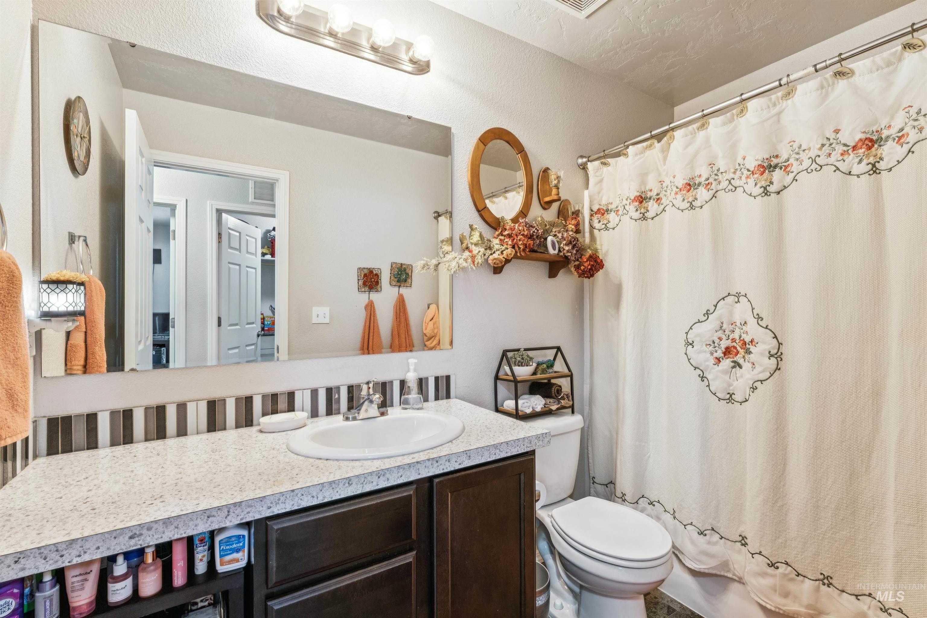 11670 Cambria St., Caldwell, Idaho 83605, 3 Bedrooms, 2 Bathrooms, Residential For Sale, Price $385,000,MLS 98985790