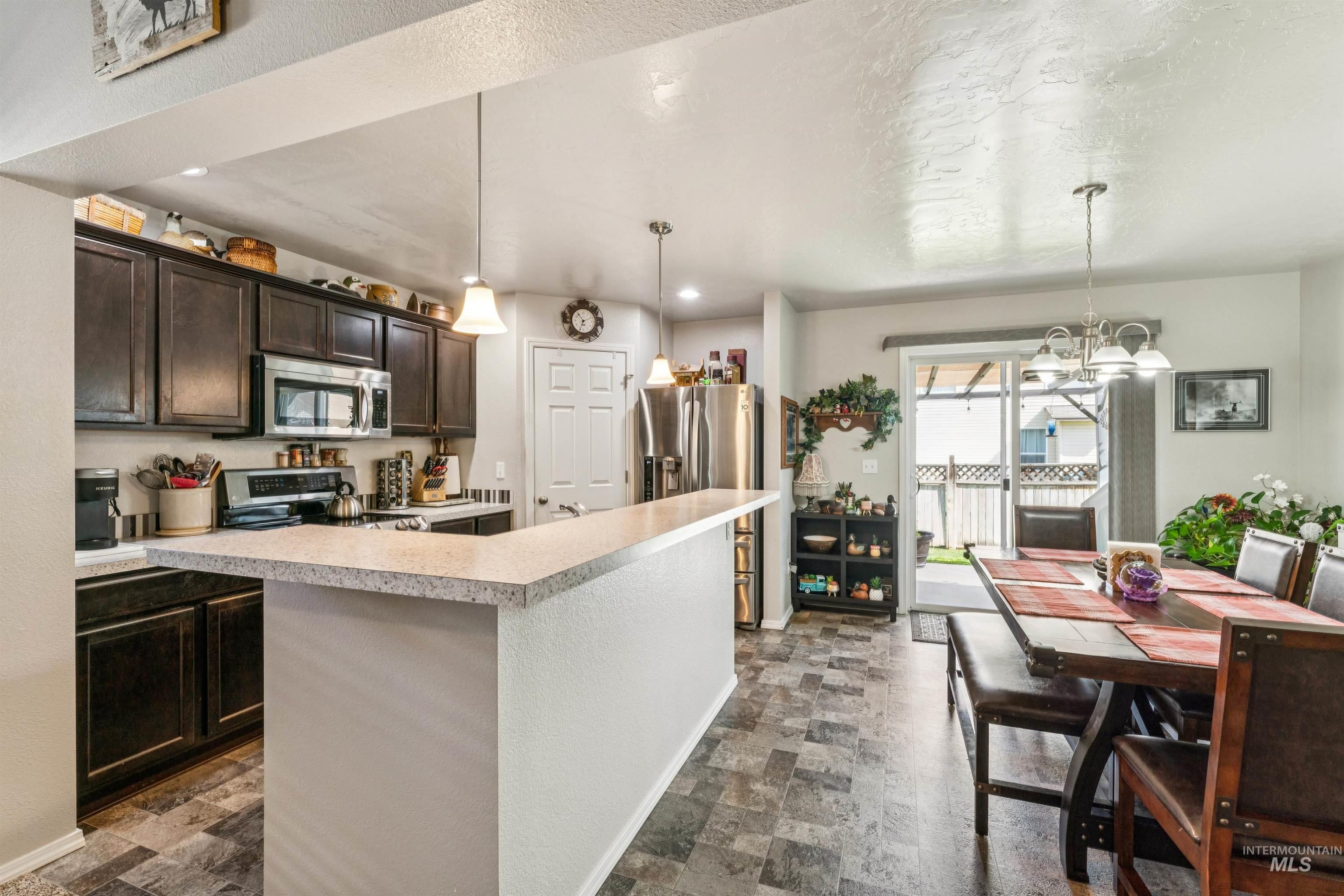 11670 Cambria St., Caldwell, Idaho 83605, 3 Bedrooms, 2 Bathrooms, Residential For Sale, Price $385,000,MLS 98985790
