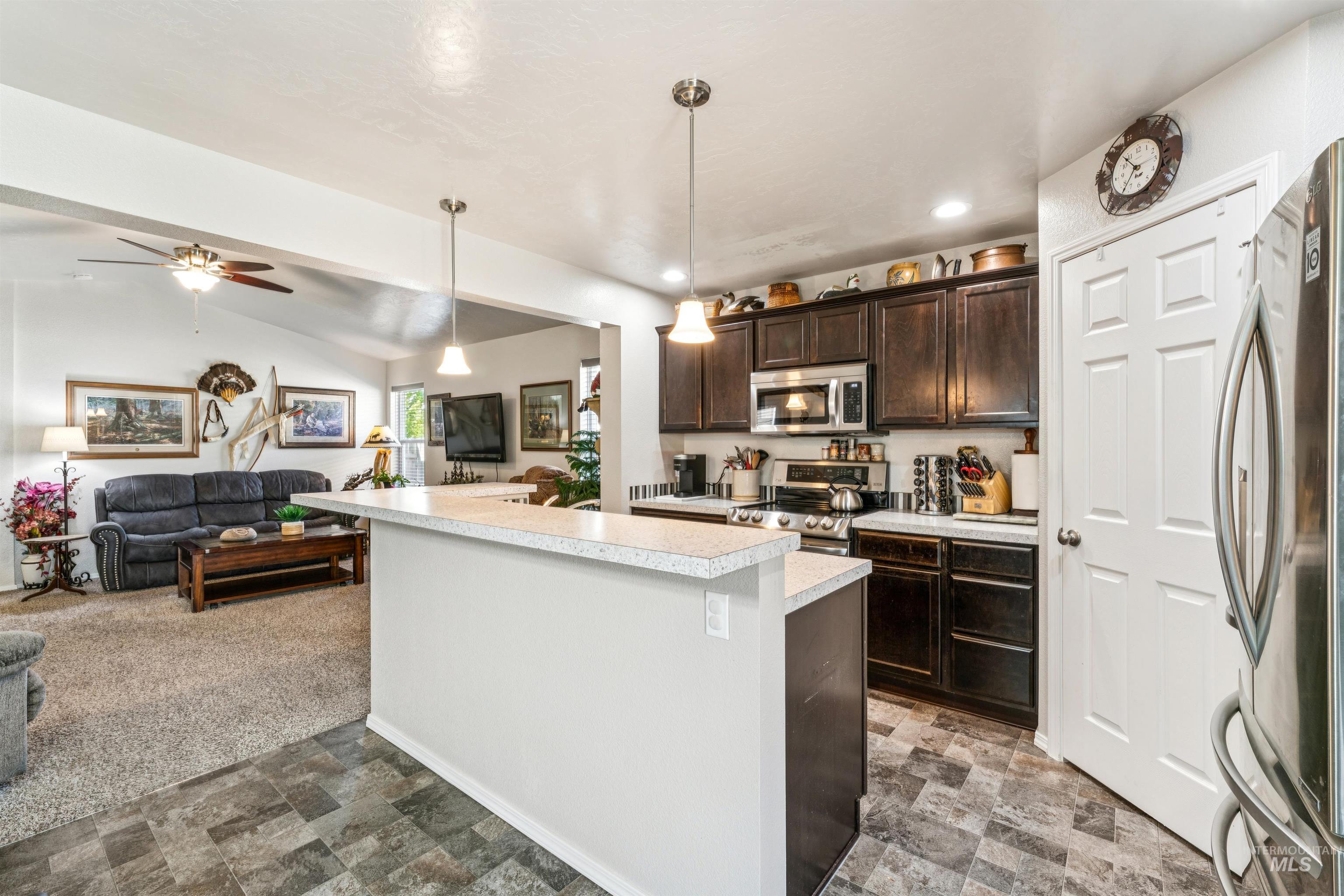 11670 Cambria St., Caldwell, Idaho 83605, 3 Bedrooms, 2 Bathrooms, Residential For Sale, Price $385,000,MLS 98985790
