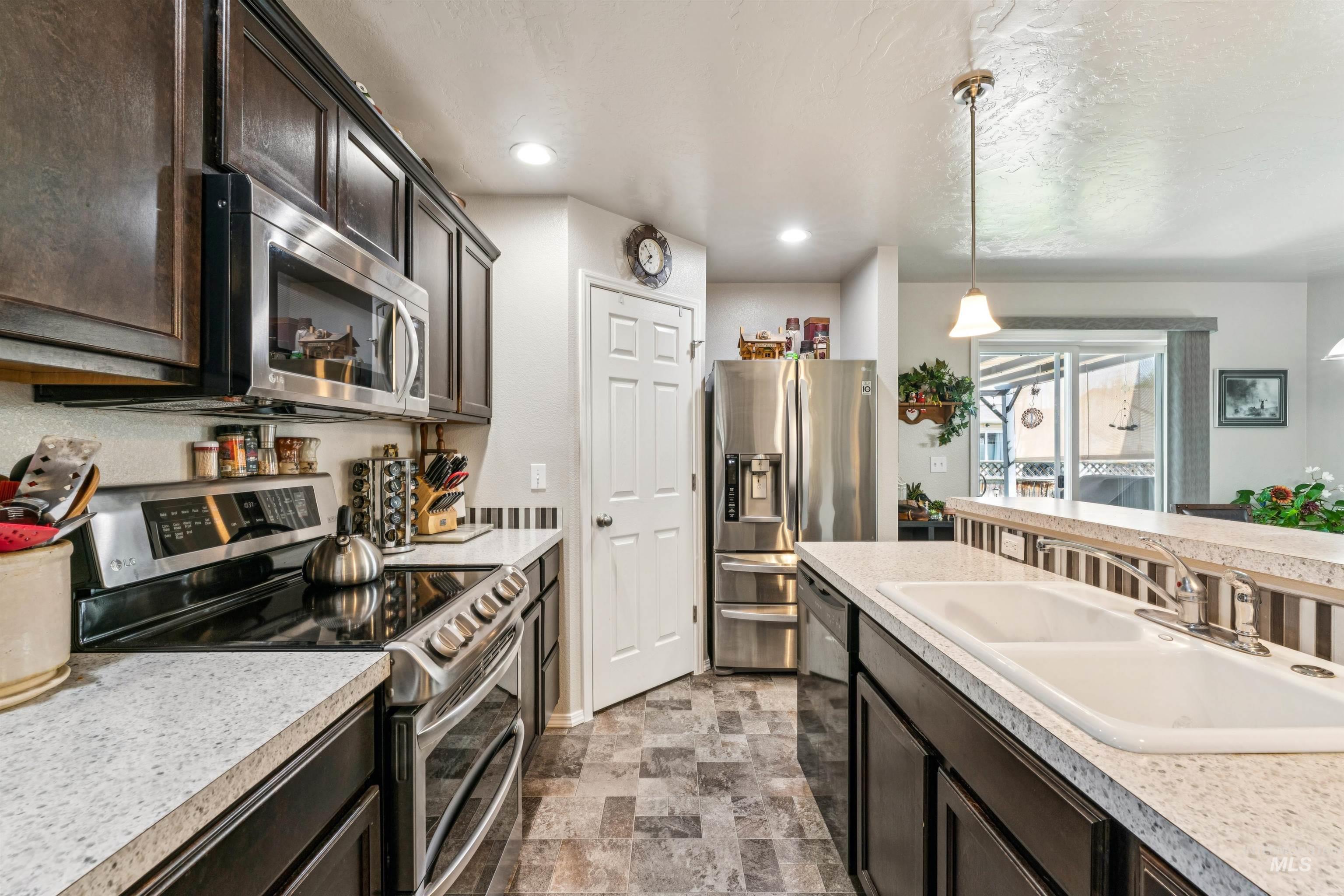 11670 Cambria St., Caldwell, Idaho 83605, 3 Bedrooms, 2 Bathrooms, Residential For Sale, Price $385,000,MLS 98985790