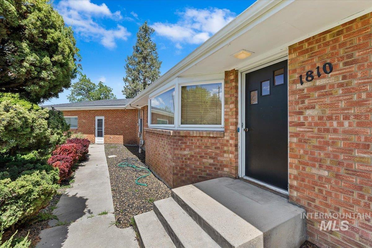 1810 N Maple Grove, Boise, Idaho 83704, 4 Bedrooms, 2.5 Bathrooms, Residential For Sale, Price $724,900,MLS 98985791