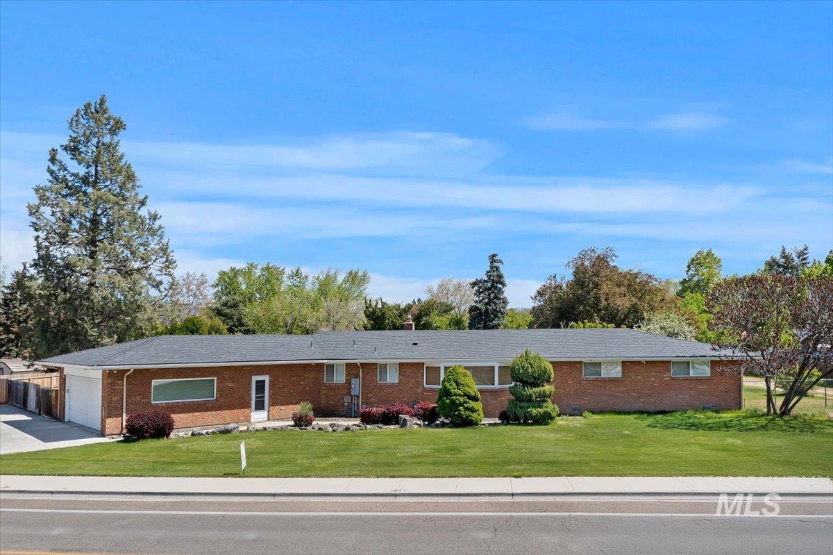 1810 N Maple Grove, Boise, Idaho 83704, 4 Bedrooms, 2.5 Bathrooms, Residential For Sale, Price $724,900,MLS 98985791