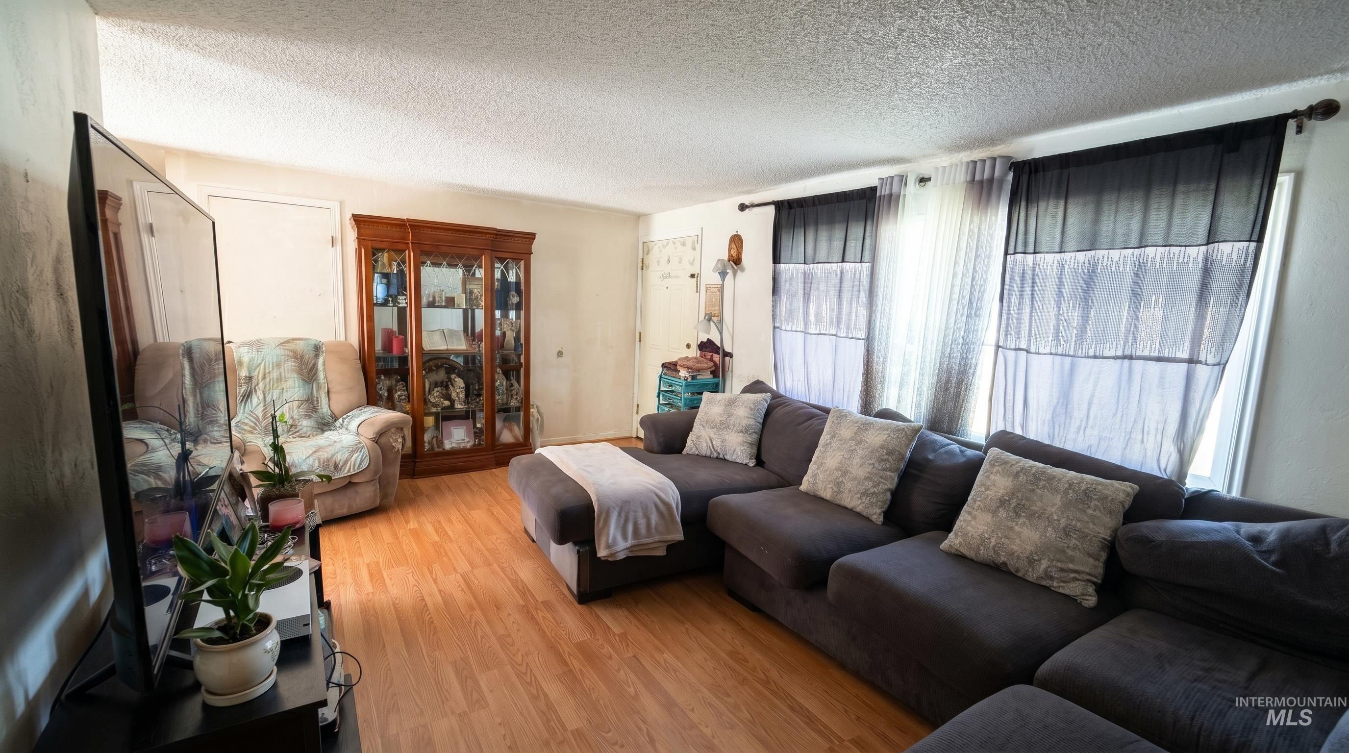 7011 S Southdale Ave, Boise, Idaho 83709, 3 Bedrooms, 1 Bathroom, Residential For Sale, Price $368,000,MLS 98985793