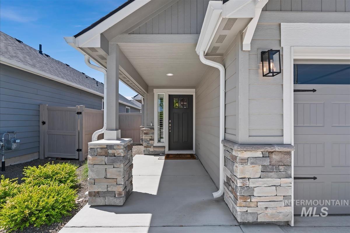 3279 NW 12th Ave, Meridian, Idaho 83646, 2 Bedrooms, 2 Bathrooms, Residential For Sale, Price $410,000,MLS 98985796