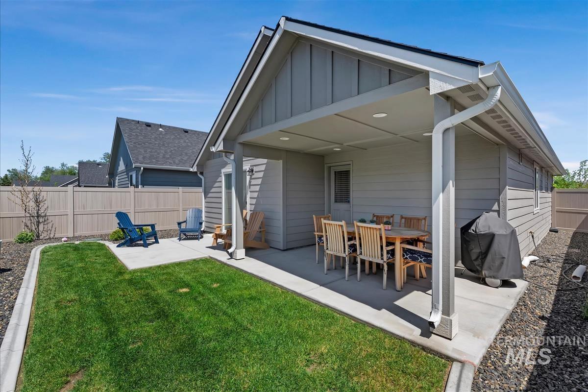 3279 NW 12th Ave, Meridian, Idaho 83646, 2 Bedrooms, 2 Bathrooms, Residential For Sale, Price $410,000,MLS 98985796