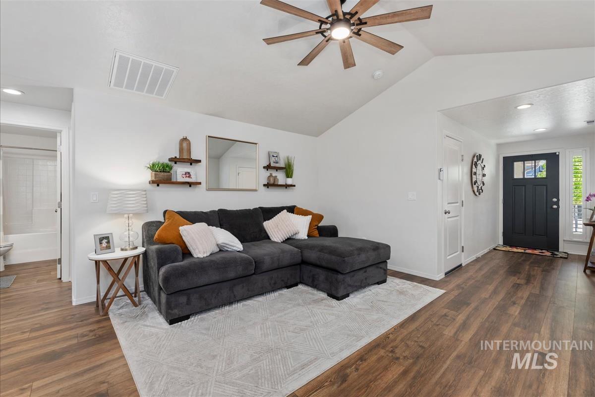 3279 NW 12th Ave, Meridian, Idaho 83646, 2 Bedrooms, 2 Bathrooms, Residential For Sale, Price $410,000,MLS 98985796