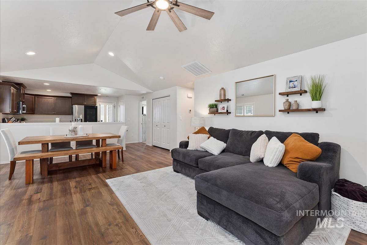 3279 NW 12th Ave, Meridian, Idaho 83646, 2 Bedrooms, 2 Bathrooms, Residential For Sale, Price $410,000,MLS 98985796