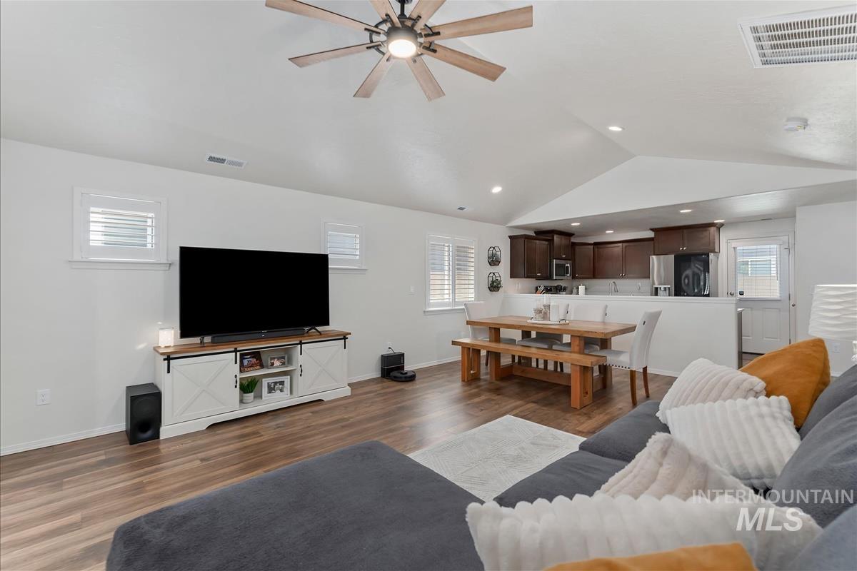 3279 NW 12th Ave, Meridian, Idaho 83646, 2 Bedrooms, 2 Bathrooms, Residential For Sale, Price $410,000,MLS 98985796
