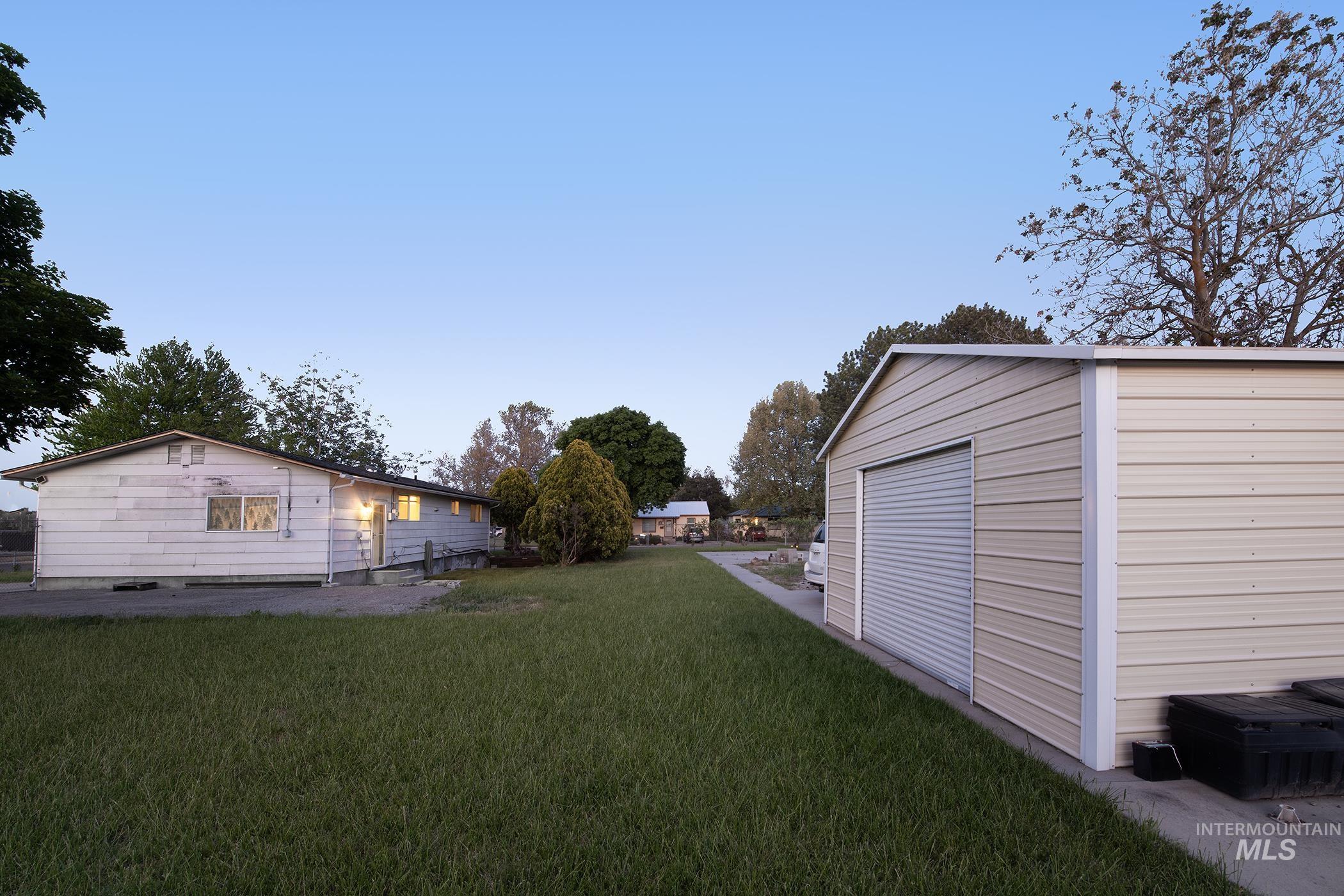 824 NW 4th Avenue, Ontario, Oregon 97914, 4 Bedrooms, 2 Bathrooms, Residential For Sale, Price $279,000,MLS 98985798