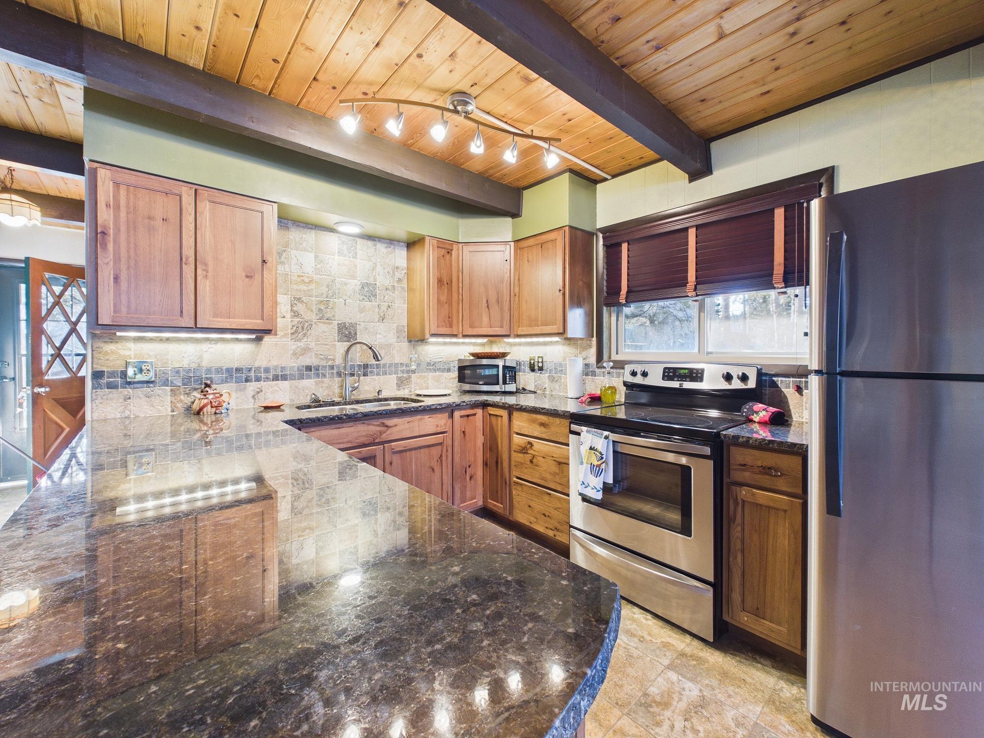 4 Lem Ct, High Valley, Idaho 83611, 2 Bedrooms, 2 Bathrooms, Residential For Sale, Price $410,000, 98985799