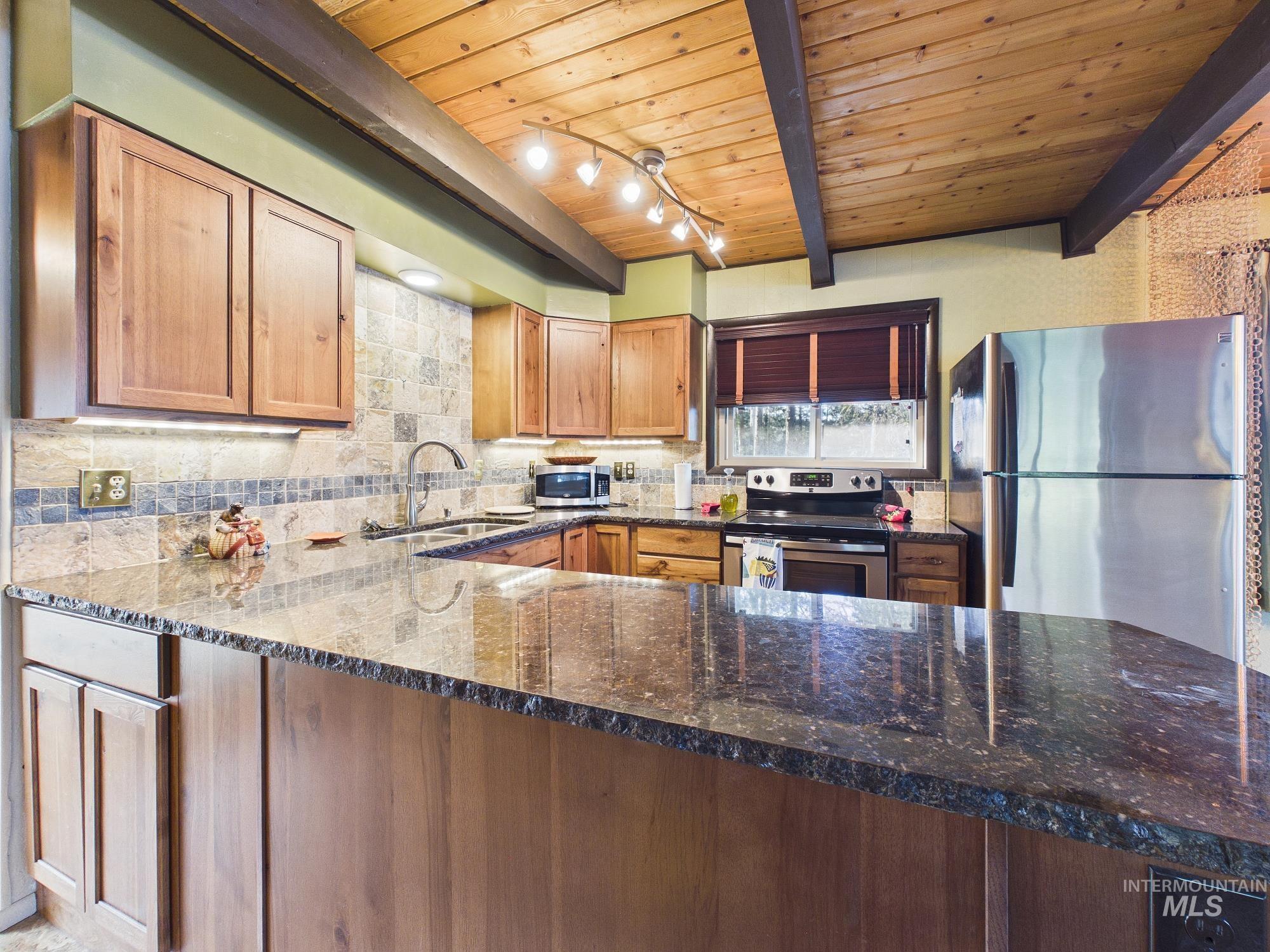 4 Lem Ct, High Valley, Idaho 83611, 2 Bedrooms, 2 Bathrooms, Residential For Sale, Price $462,000, 98985799
