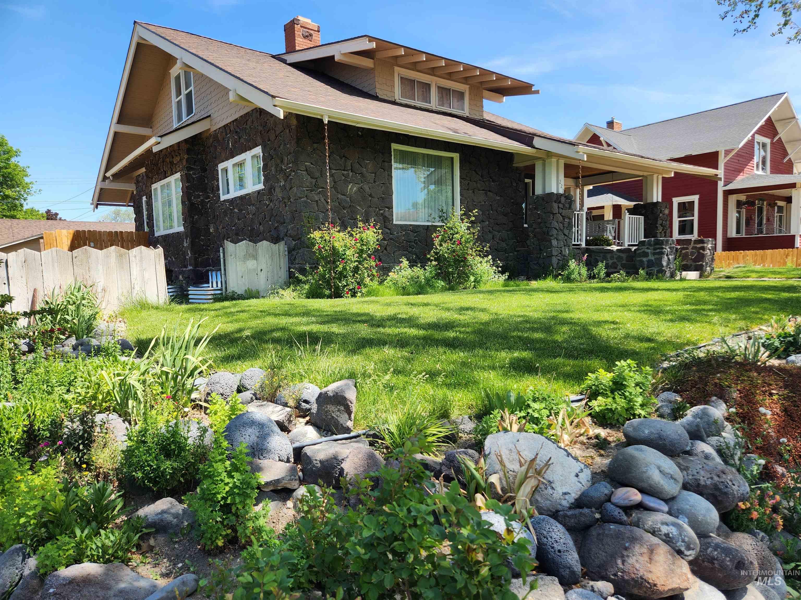 222 N 9TH, Buhl, Idaho 83316, 3 Bedrooms, 3 Bathrooms, Residential For Sale, Price $374,000, 98985802