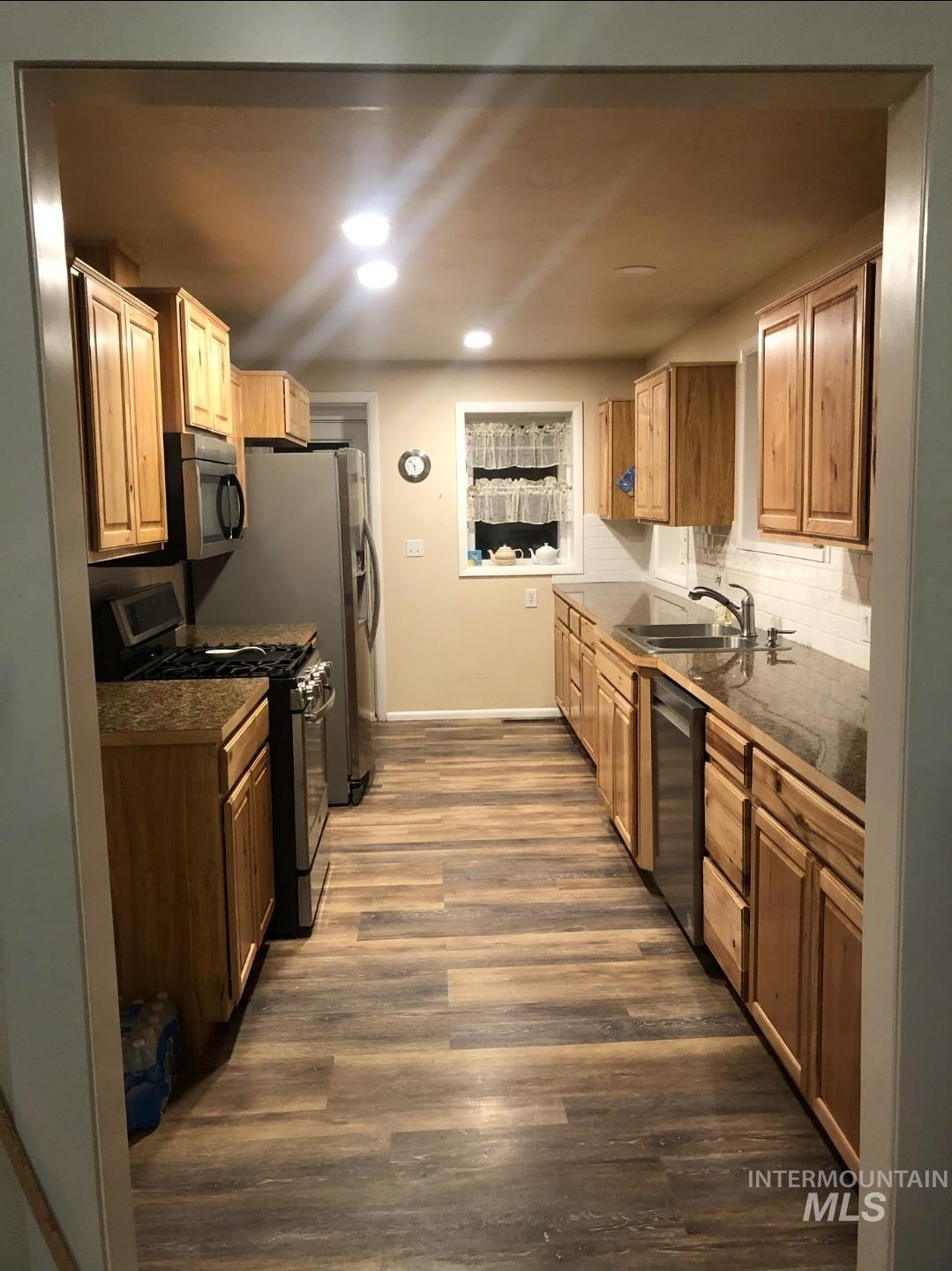 222 N 9TH, Buhl, Idaho 83316, 3 Bedrooms, 3 Bathrooms, Residential For Sale, Price $374,000,MLS 98985802