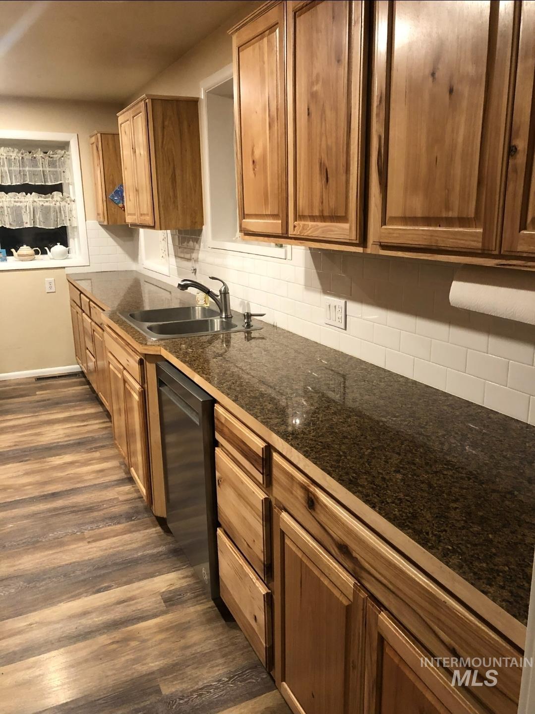 222 N 9TH, Buhl, Idaho 83316, 3 Bedrooms, 3 Bathrooms, Residential For Sale, Price $374,000,MLS 98985802