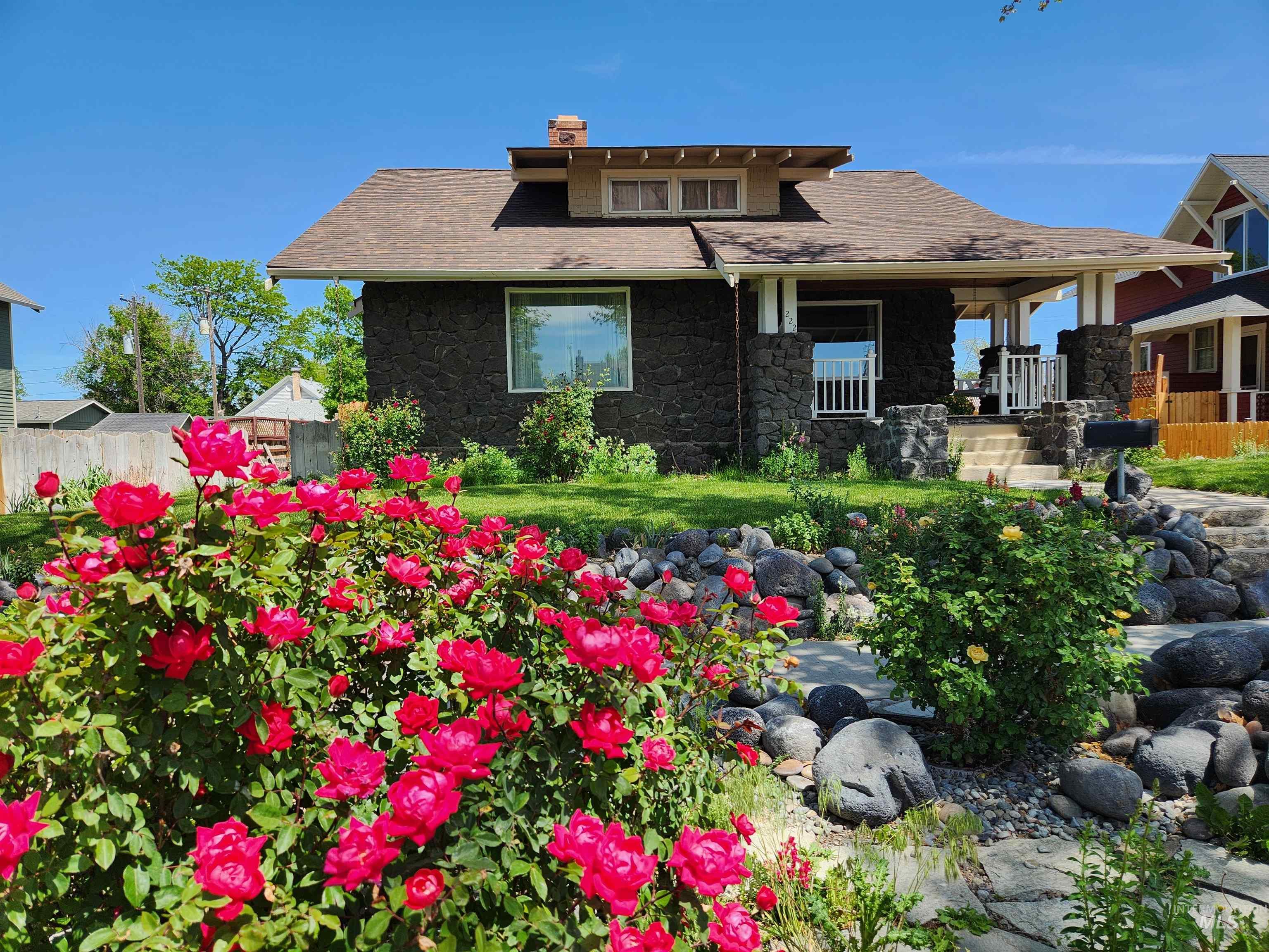 222 N 9TH, Buhl, Idaho 83316, 3 Bedrooms, 3 Bathrooms, Residential For Sale, Price $374,000, 98985802