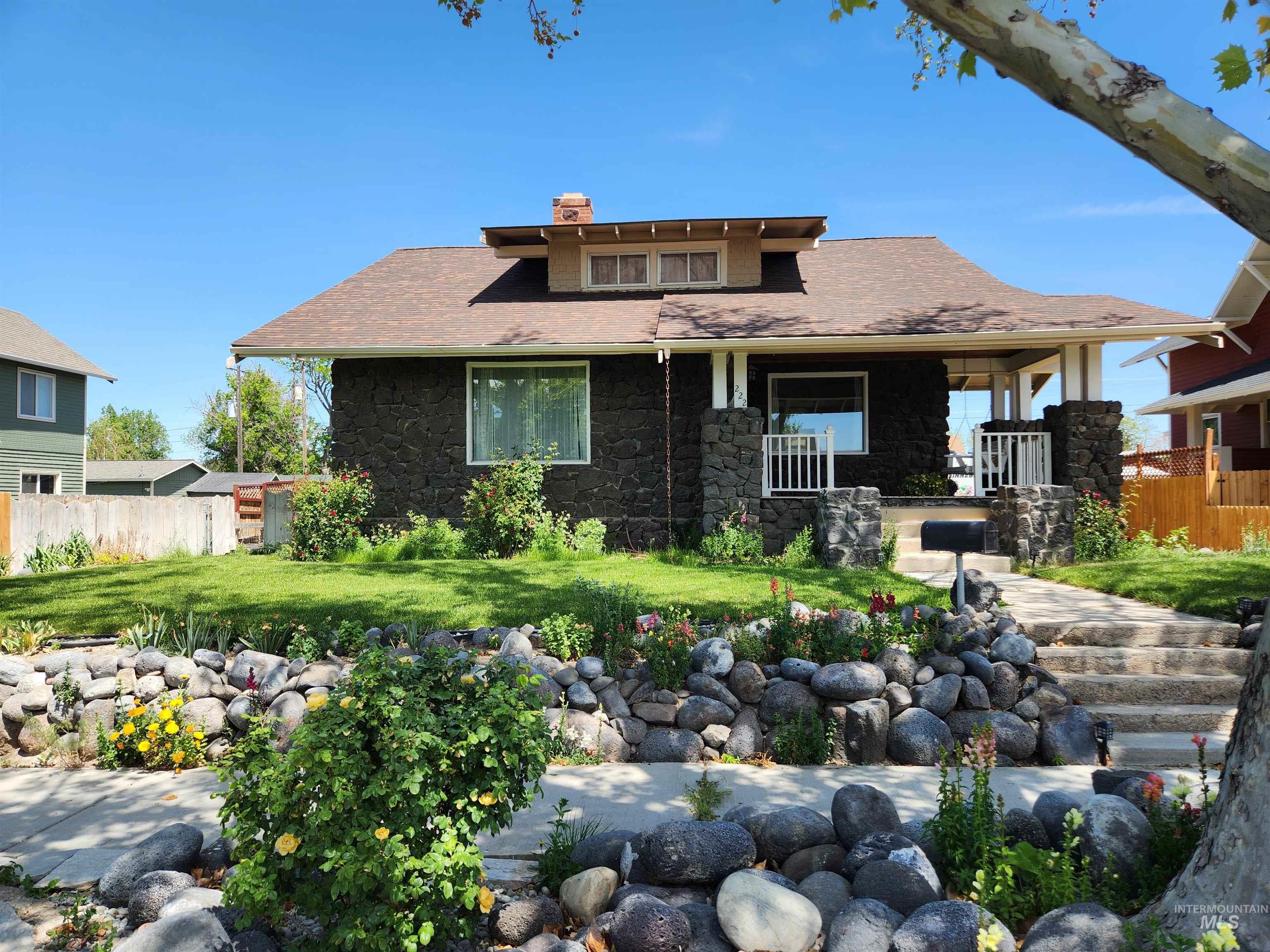 222 N 9TH, Buhl, Idaho 83316, 3 Bedrooms, 3 Bathrooms, Residential For Sale, Price $374,000, 98985802
