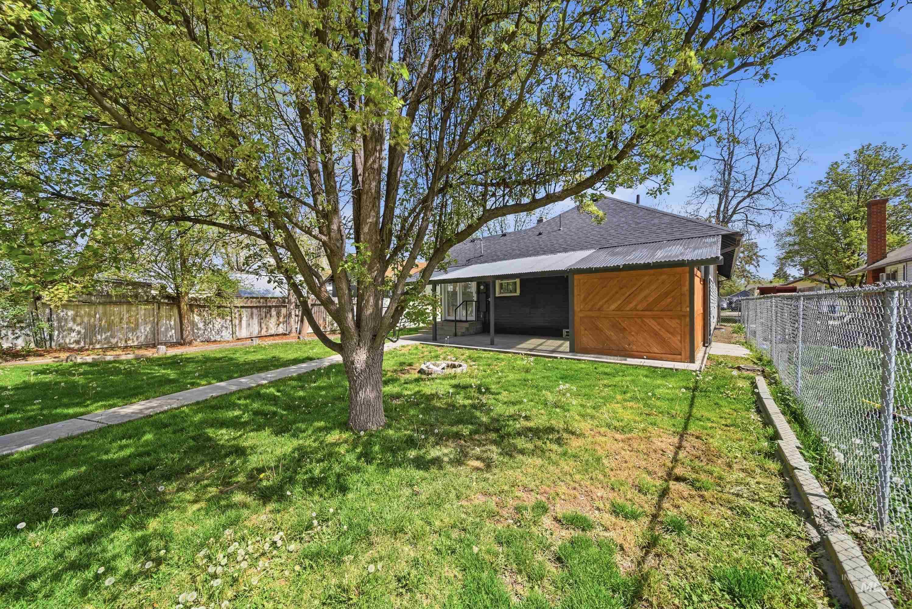 415 6Th Ave, Nampa, Idaho 83651, 4 Bedrooms, 3 Bathrooms, Residential For Sale, Price $440,000,MLS 98985803