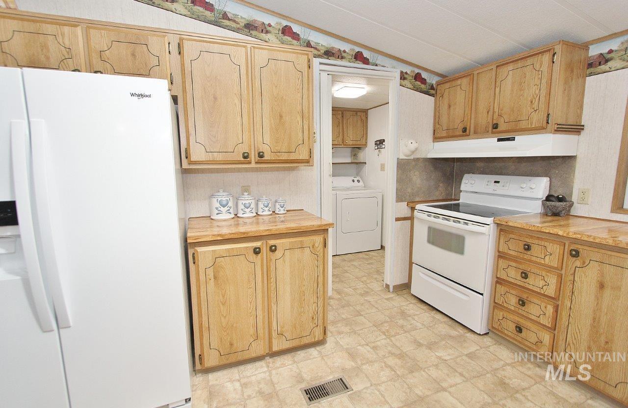 1097 W Flamingo Avenue, Nampa, Idaho 83651, 3 Bedrooms, 2 Bathrooms, Residential For Sale, Price $179,900,MLS 98985810