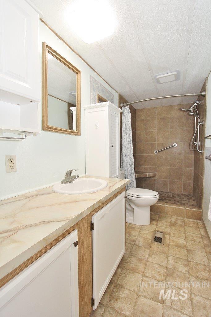 1097 W Flamingo Avenue, Nampa, Idaho 83651, 3 Bedrooms, 2 Bathrooms, Residential For Sale, Price $179,900,MLS 98985810