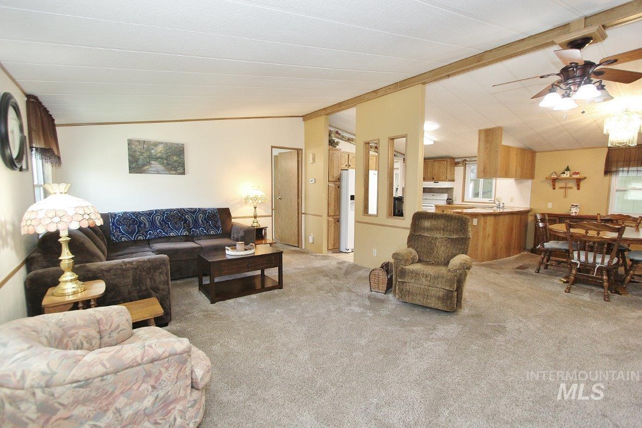 1097 W Flamingo Avenue, Nampa, Idaho 83651, 3 Bedrooms, 2 Bathrooms, Residential For Sale, Price $179,900,MLS 98985810