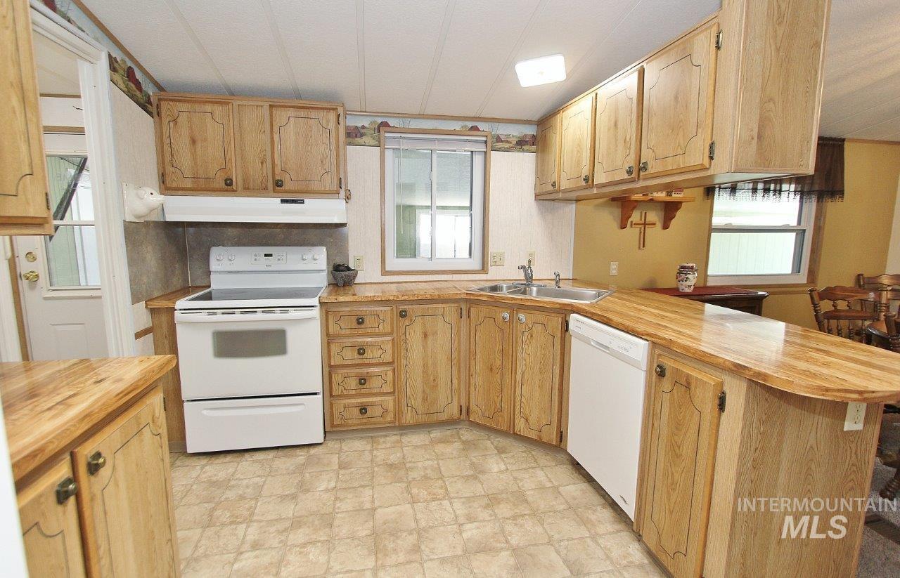 1097 W Flamingo Avenue, Nampa, Idaho 83651, 3 Bedrooms, 2 Bathrooms, Residential For Sale, Price $179,900,MLS 98985810