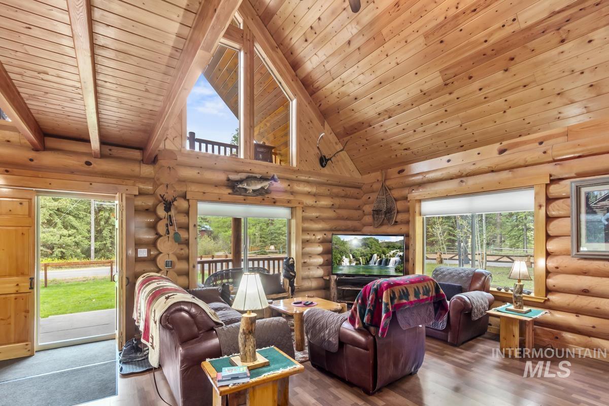 12824 Hereford Road, Donnelly, Idaho 83615, 3 Bedrooms, 2 Bathrooms, Residential For Sale, Price $950,000,MLS 98985812