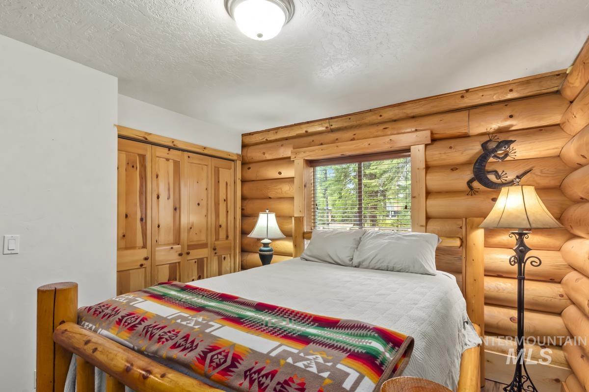 12824 Hereford Road, Donnelly, Idaho 83615, 3 Bedrooms, 2 Bathrooms, Residential For Sale, Price $950,000,MLS 98985812