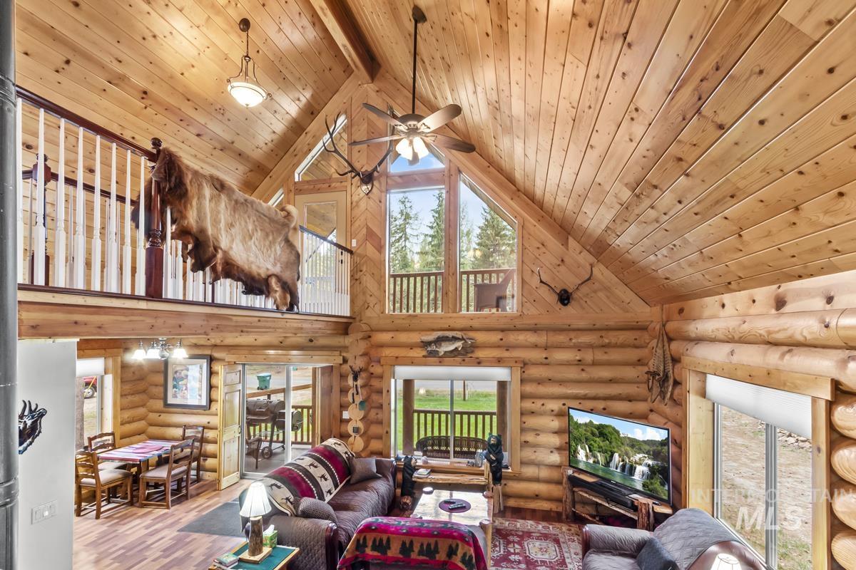 12824 Hereford Road, Donnelly, Idaho 83615, 3 Bedrooms, 2 Bathrooms, Residential For Sale, Price $950,000,MLS 98985812