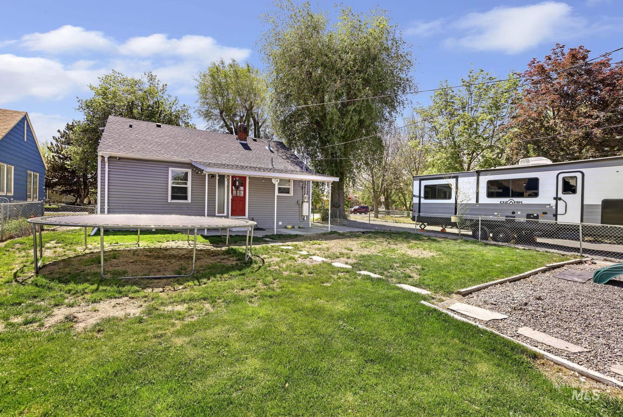 605 4th Ave E, Twin Falls, Idaho 83301, 4 Bedrooms, 2 Bathrooms, Residential For Sale, Price $330,000,MLS 98985815