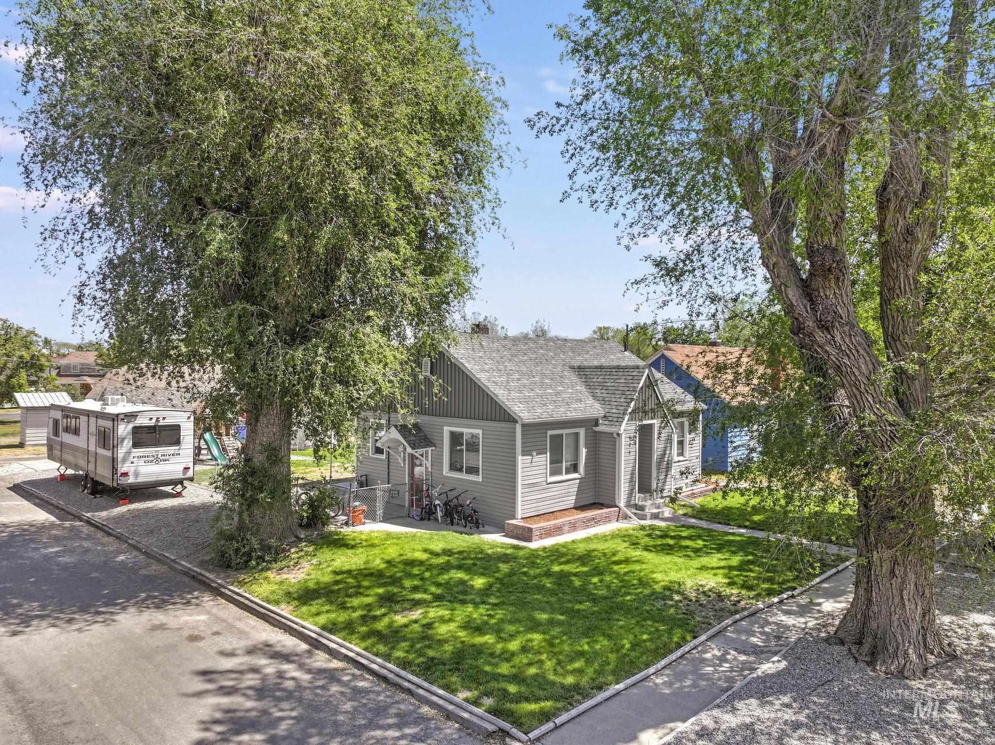 605 4th Ave E, Twin Falls, Idaho 83301, 4 Bedrooms, 2 Bathrooms, Residential For Sale, Price $330,000,MLS 98985815