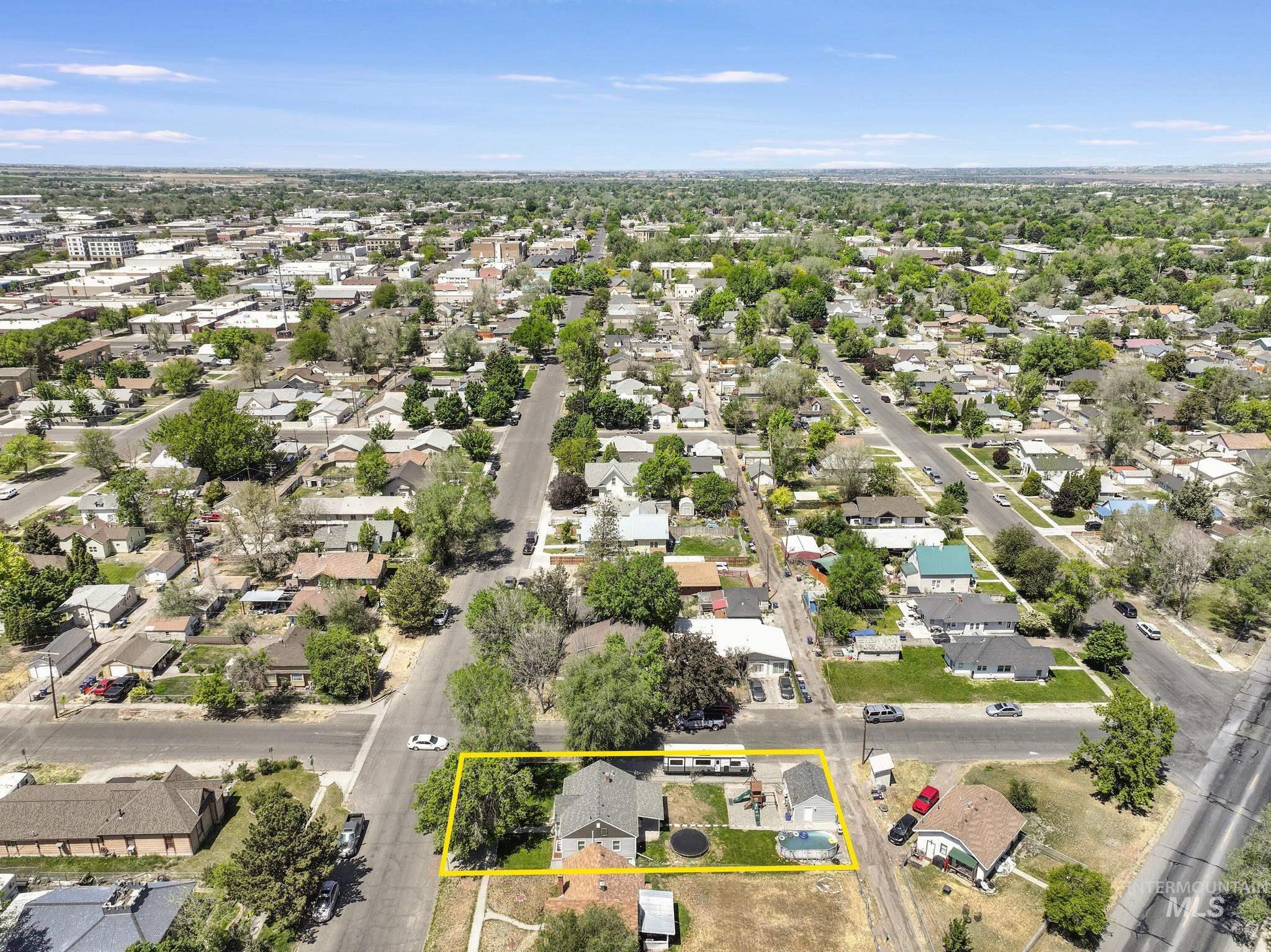 605 4th Ave E, Twin Falls, Idaho 83301, 4 Bedrooms, 2 Bathrooms, Residential For Sale, Price $330,000,MLS 98985815
