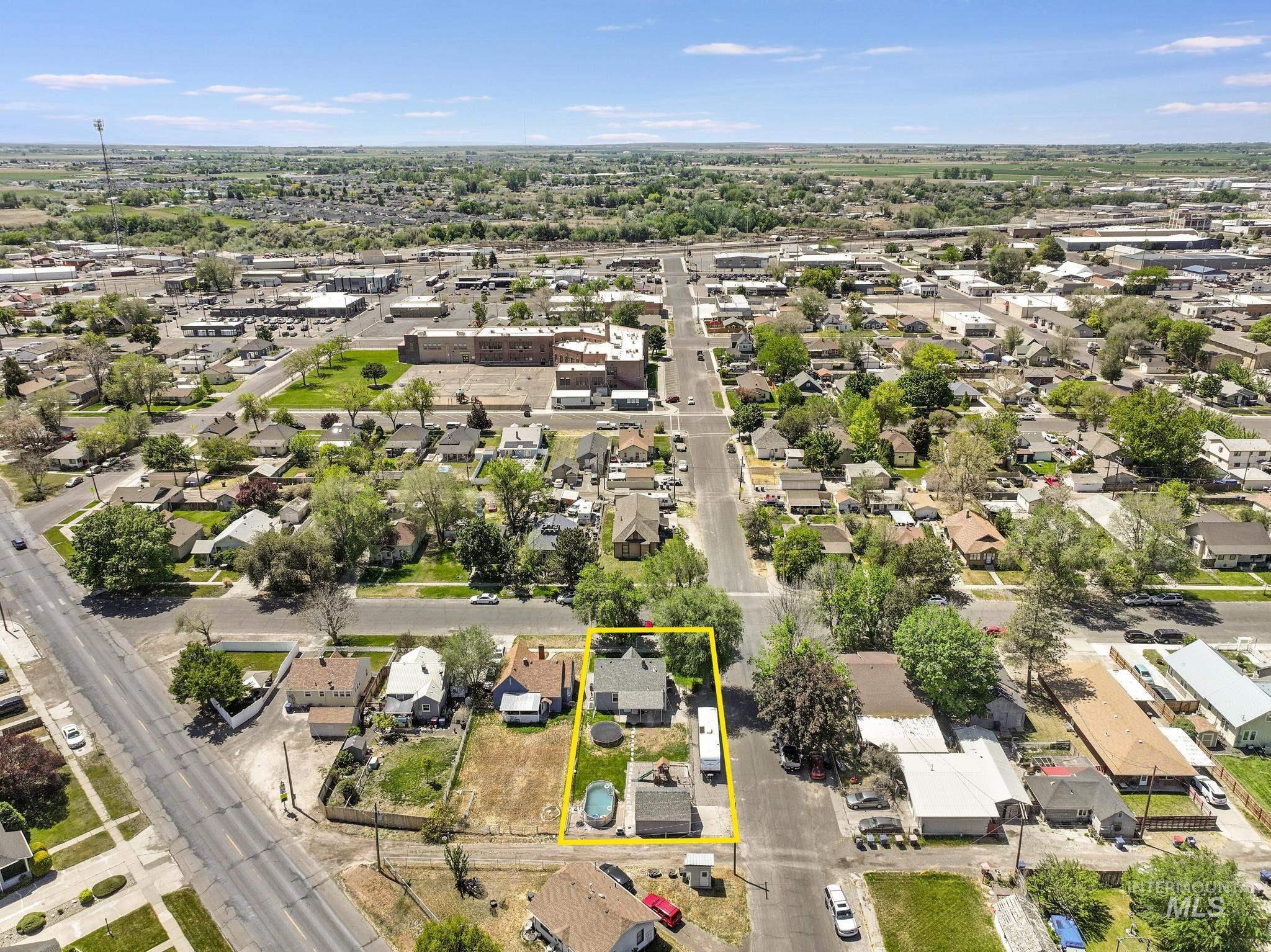 605 4th Ave E, Twin Falls, Idaho 83301, 4 Bedrooms, 2 Bathrooms, Residential For Sale, Price $330,000,MLS 98985815